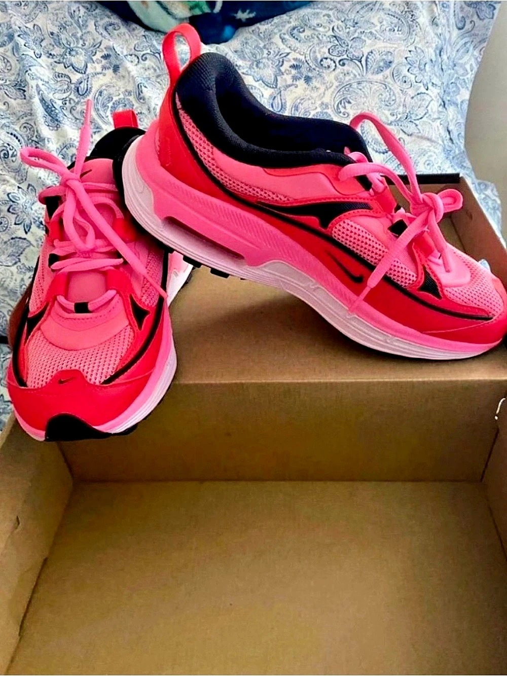 Nike V5 RNR Pink & Black Athletic Shoes